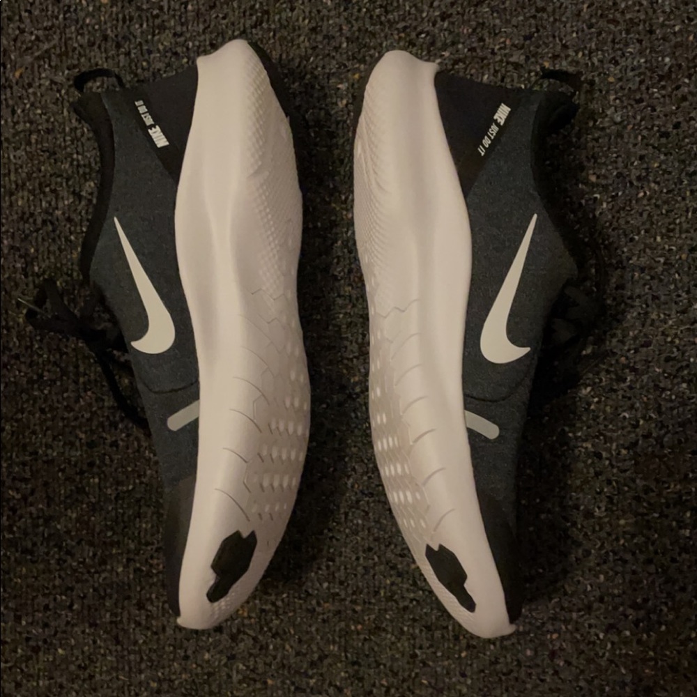 Women’s Nike shoes! Size 11